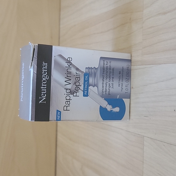 Neutrogena Rapid Wrinkle Repair Anti-Wrinkle Retinol Face Serum Oil - Picture 2 of 3